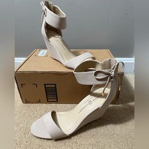 Chinese Laundry Women's Nude Nubuck Wedge Sandals 8.5